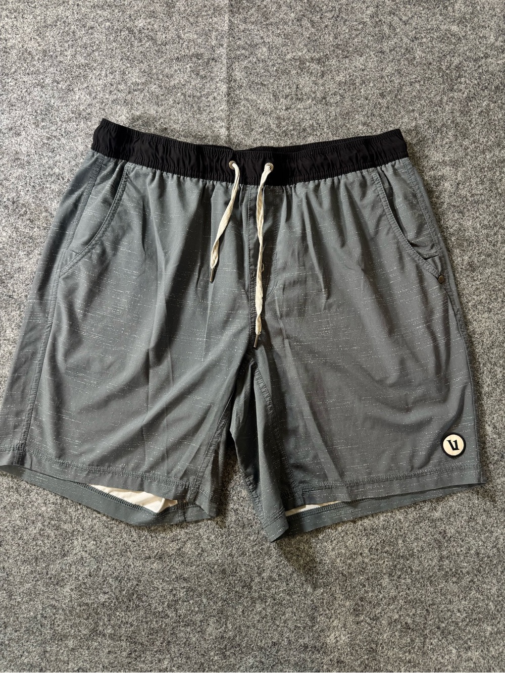 Vuori Men's Gray Performance Lined Athletic Shorts Size Large